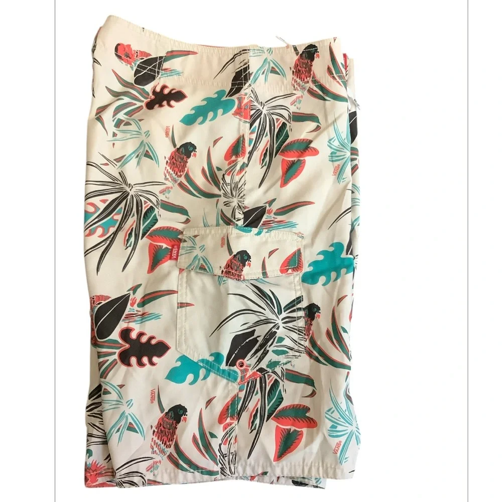 Van’s Off the Wall Hawaiian Print Board Shorts Size 30 Mens NWT